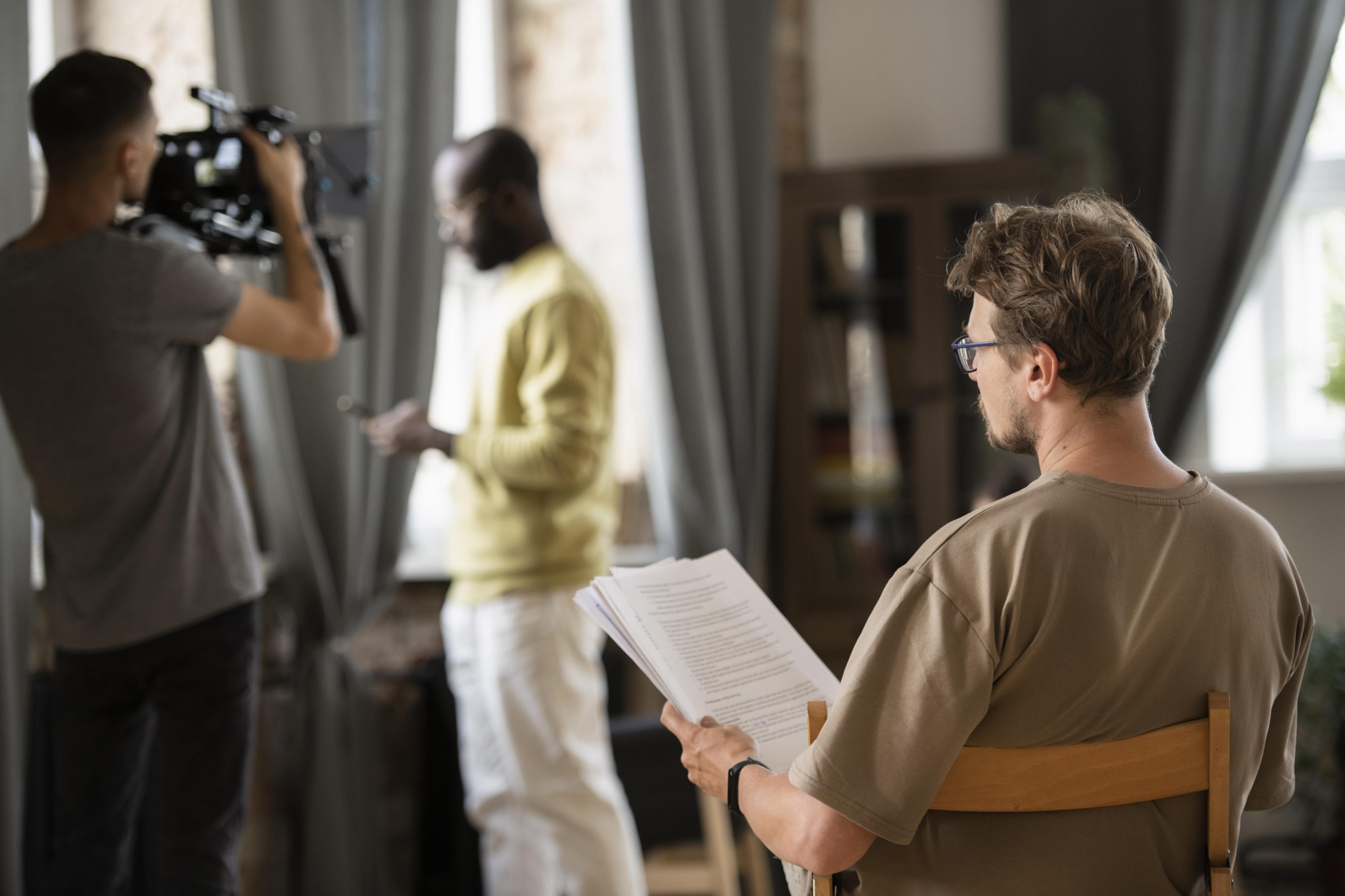 Traduzione di copioni e sceneggiature con adattamento creativo, coerenza narrativa e precisione linguistica per il cinema, la TV e le piattaforme streaming.
